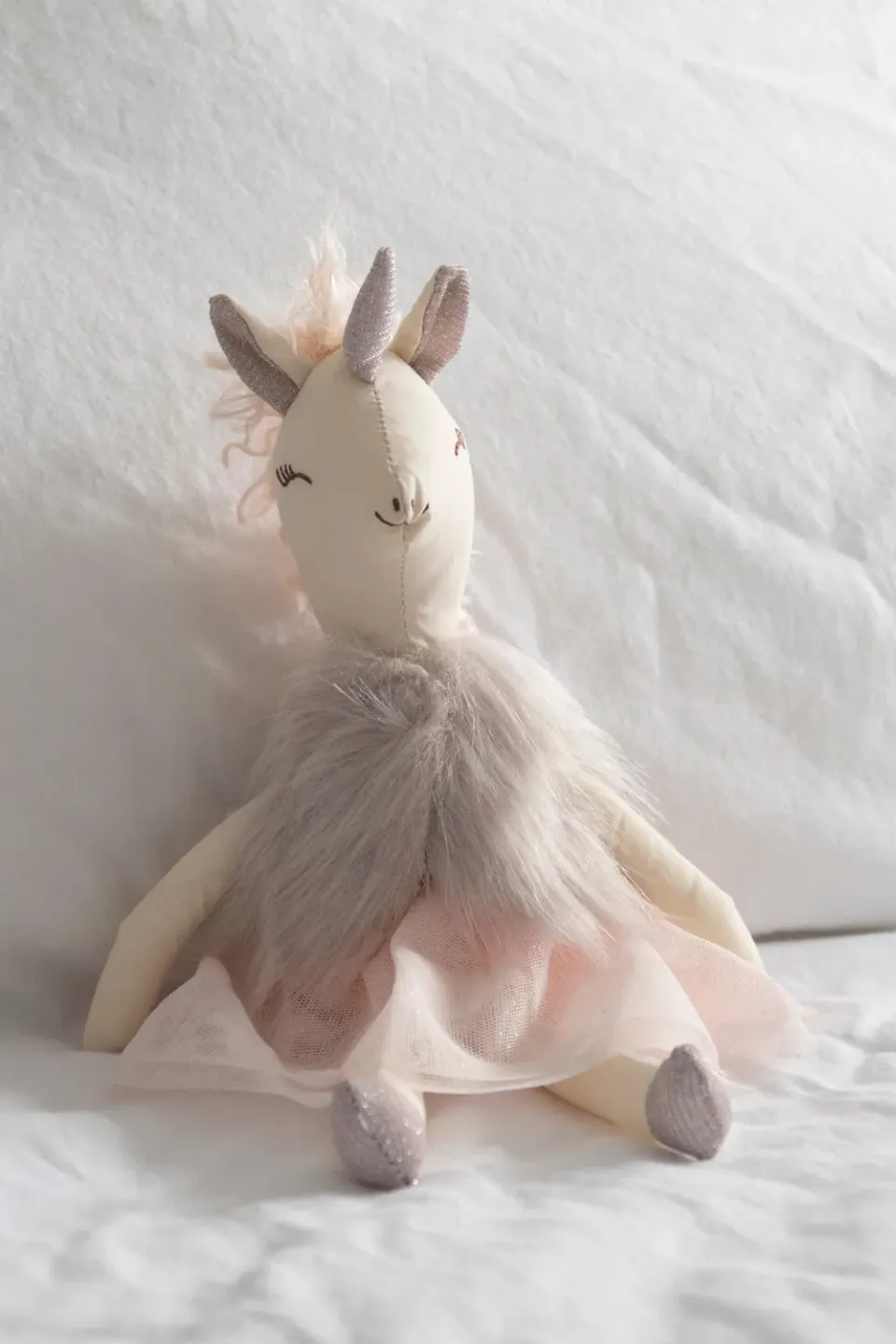 Great Pretenders Evie bambola unicorno 30 cm