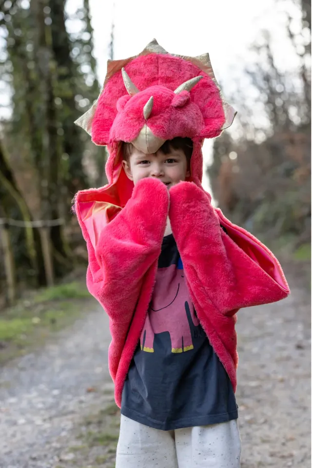 Great Pretenders Red Triceratops Cuddle mantello dinosauro