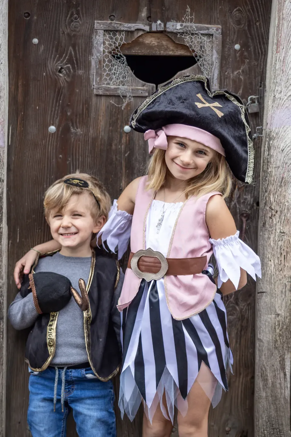 Great Pretenders Kira the Pirate Girl costume pirata rosa
