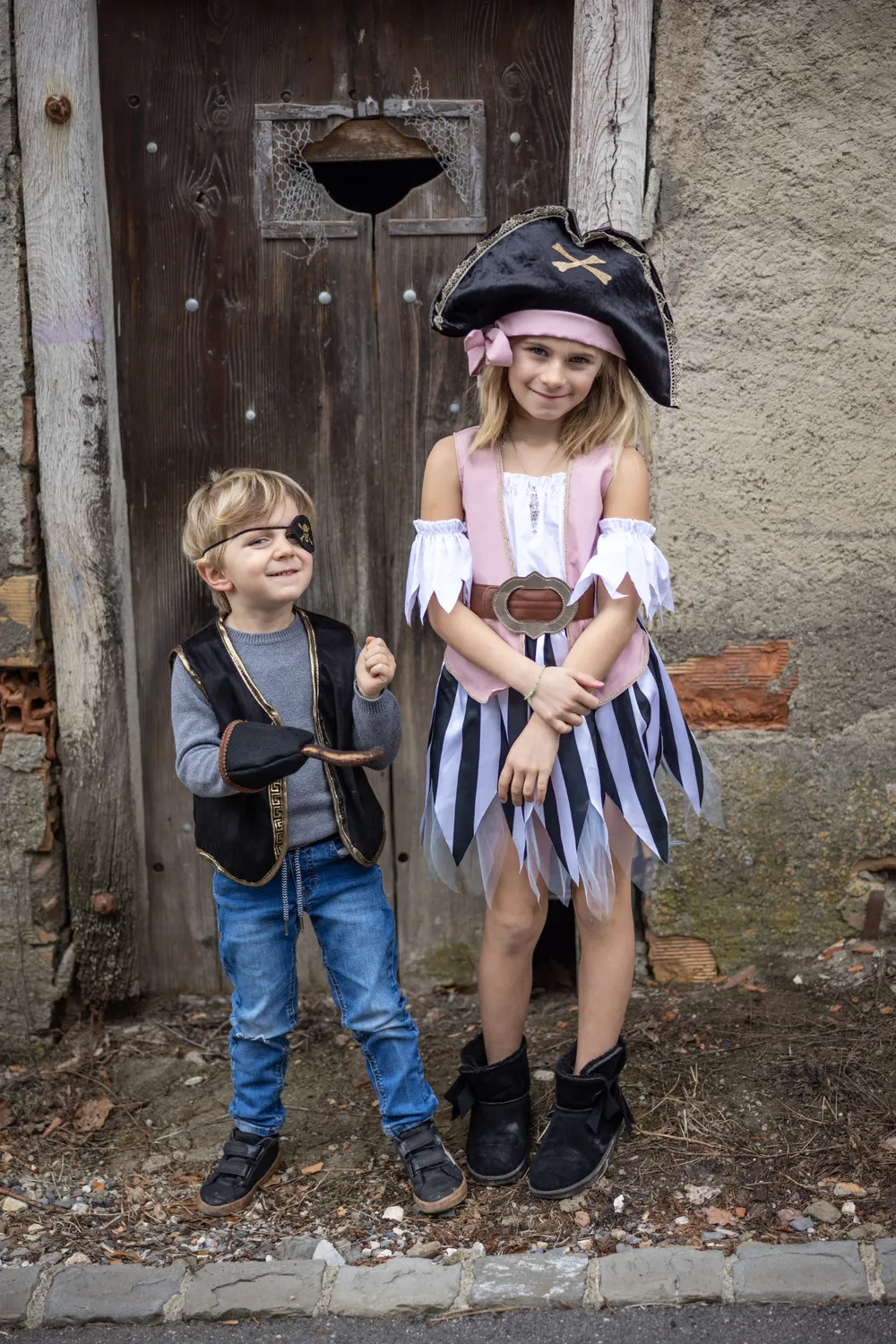 Great Pretenders Kira the Pirate Girl costume pirata rosa