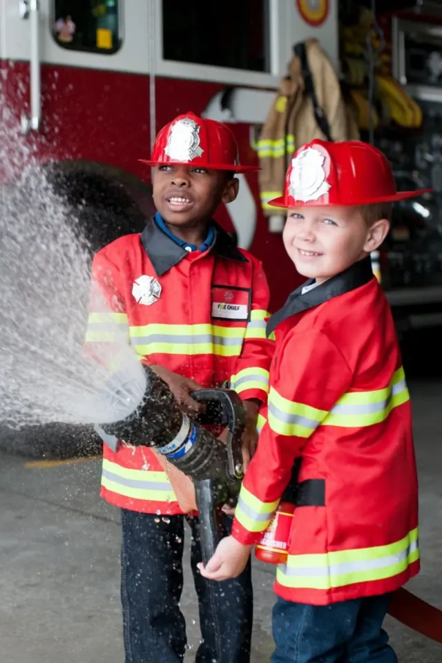 Great Pretenders Firefighter Set costume pompiere 5 pezzi