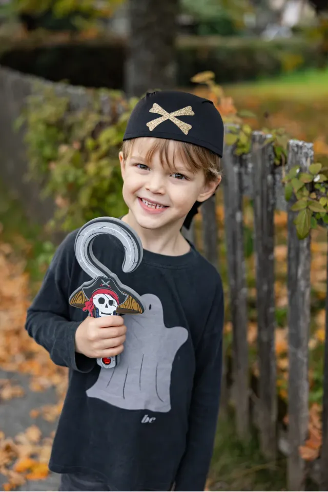 Great Pretenders Captain Skully uncino pirata EVA teschio