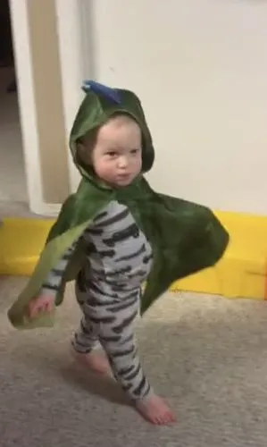 Great Pretenders Baby Dragon mantello drago verde con cappuccio