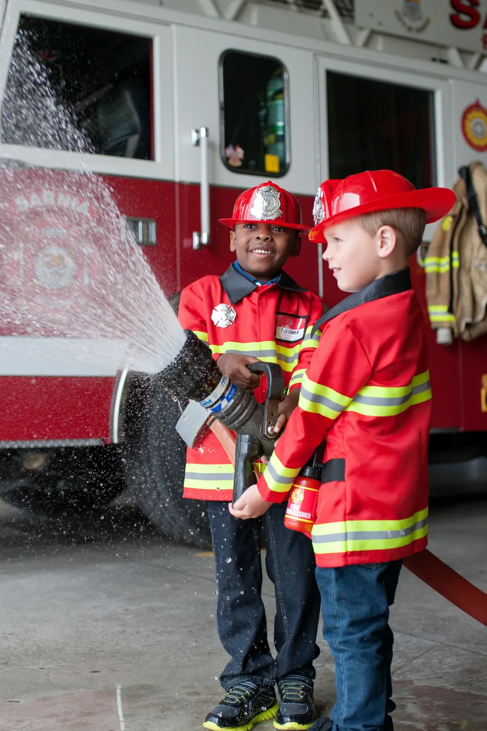 Great Pretenders Firefighter Set costume pompiere 5 pezzi
