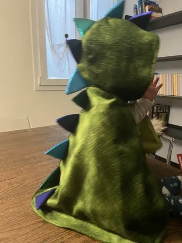 Great Pretenders Baby Dragon mantello drago verde con cappuccio